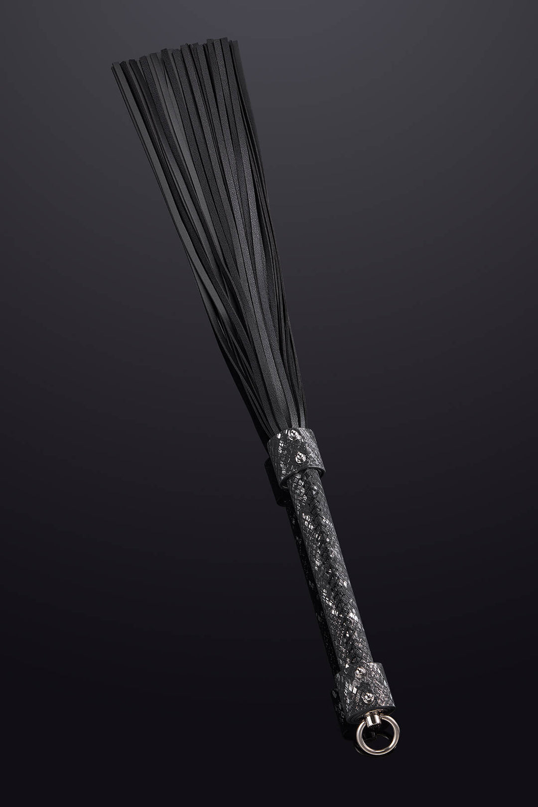 Obsidian Leather Flogger Black&Silver
