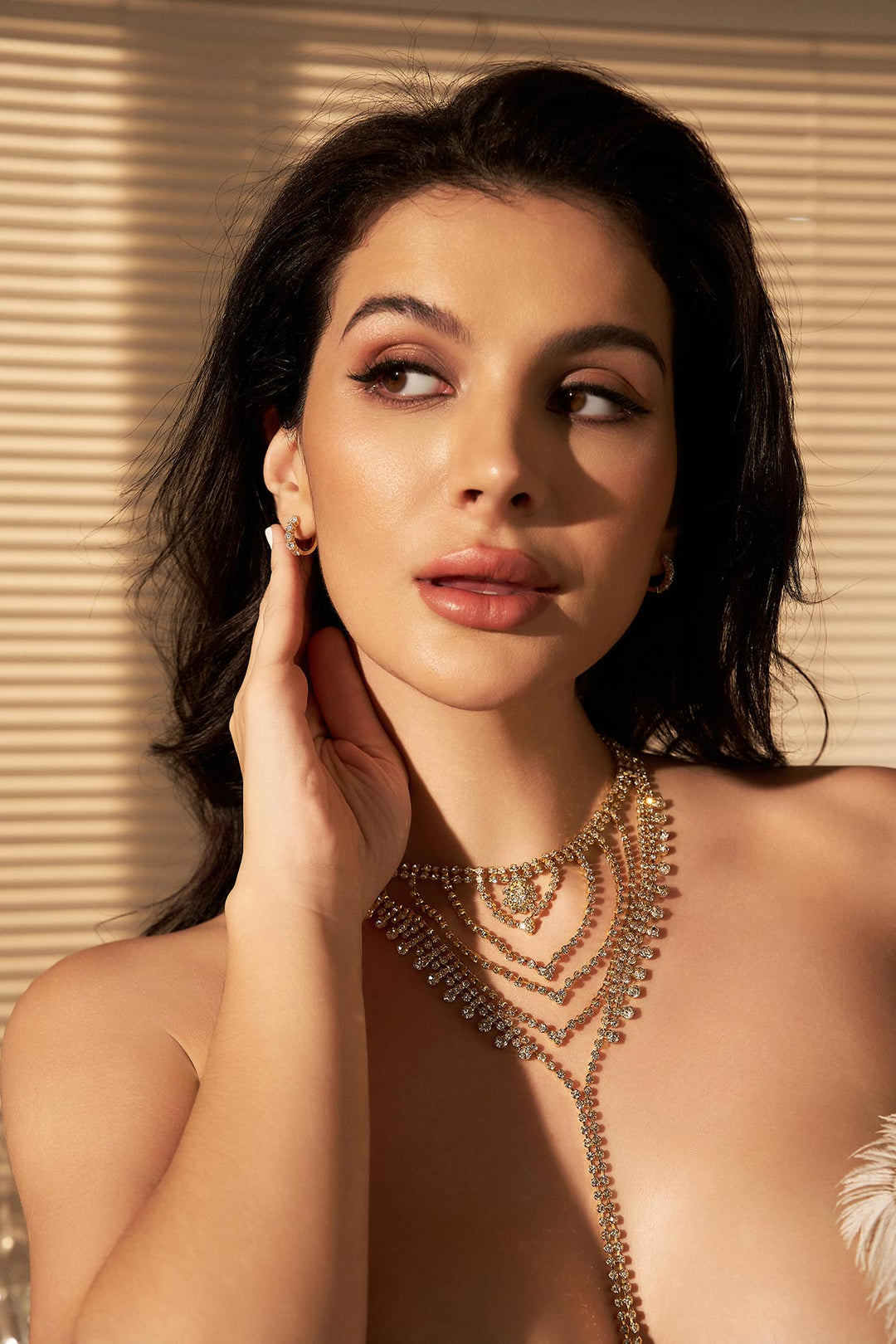 Reverie Pendientes de Aro con Piedras de Strass Dorados