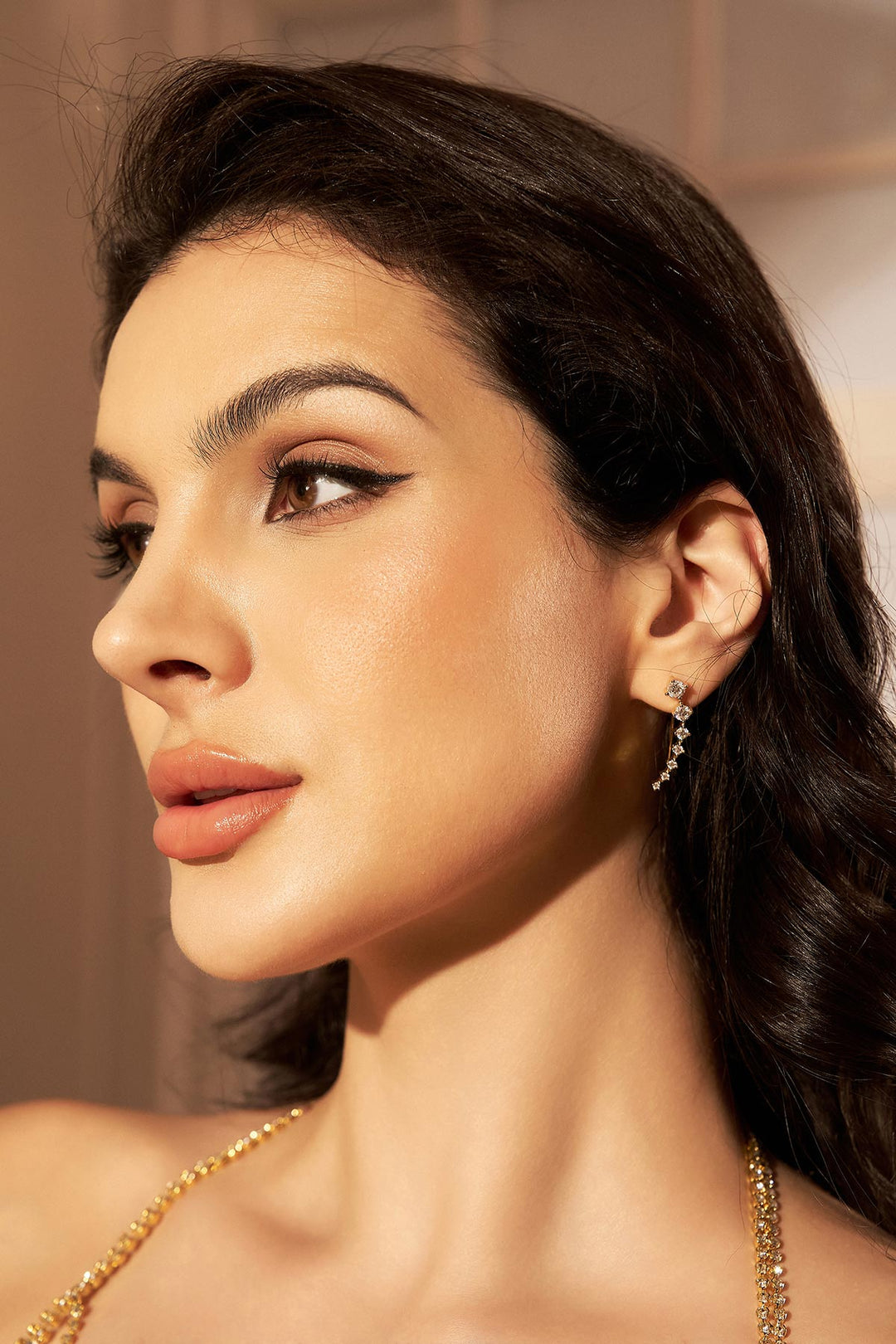 Reverie Pendientes de Tira con Piedras de Strass Dorados